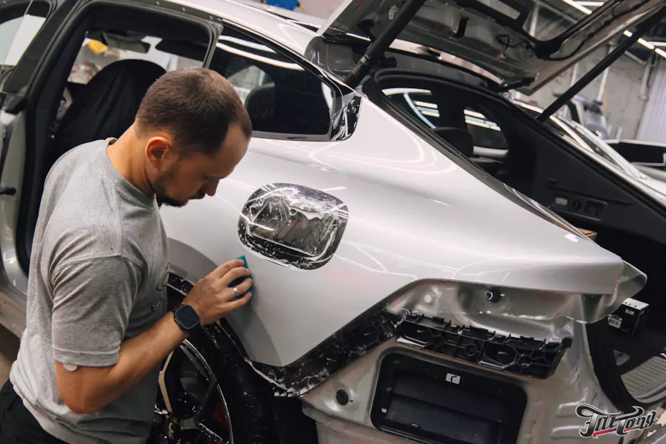 Забронировали Changan Qiyuan A06 прозрачным полиуретаном и защитили черный глянец экстерьера
